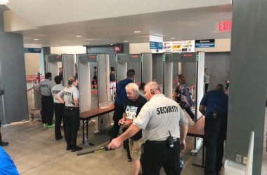 Metal Defender Provides Metal Detectors for Kelly Clarkson and Sugarland.
